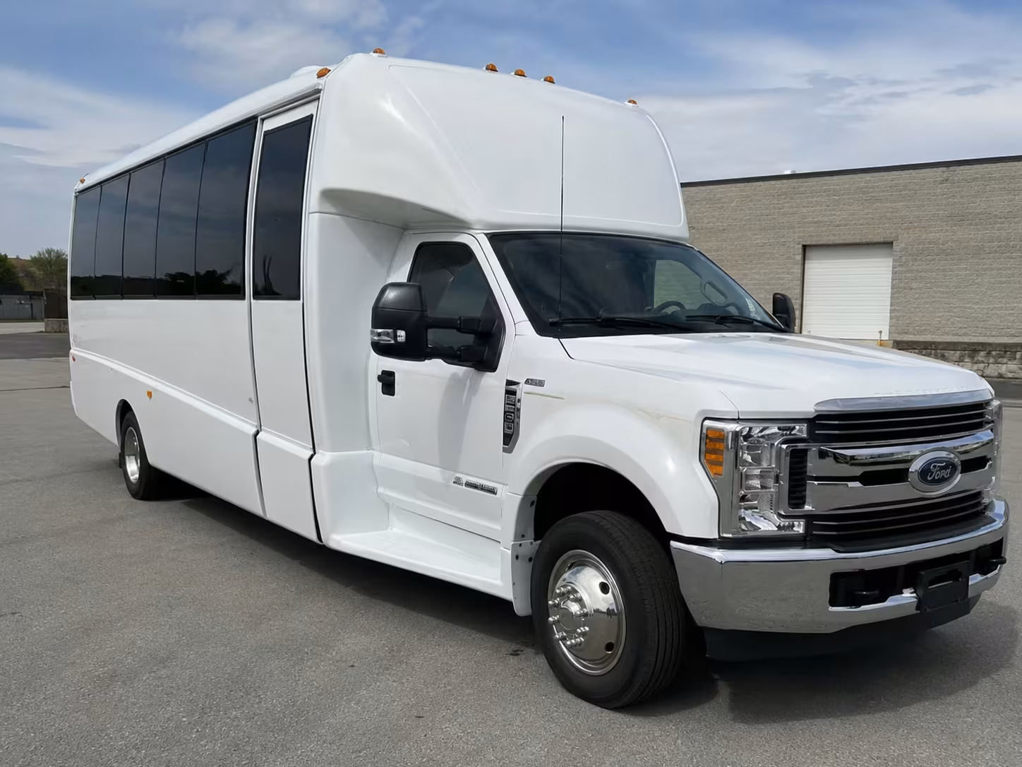 new haven 18 passenger minibus rental
