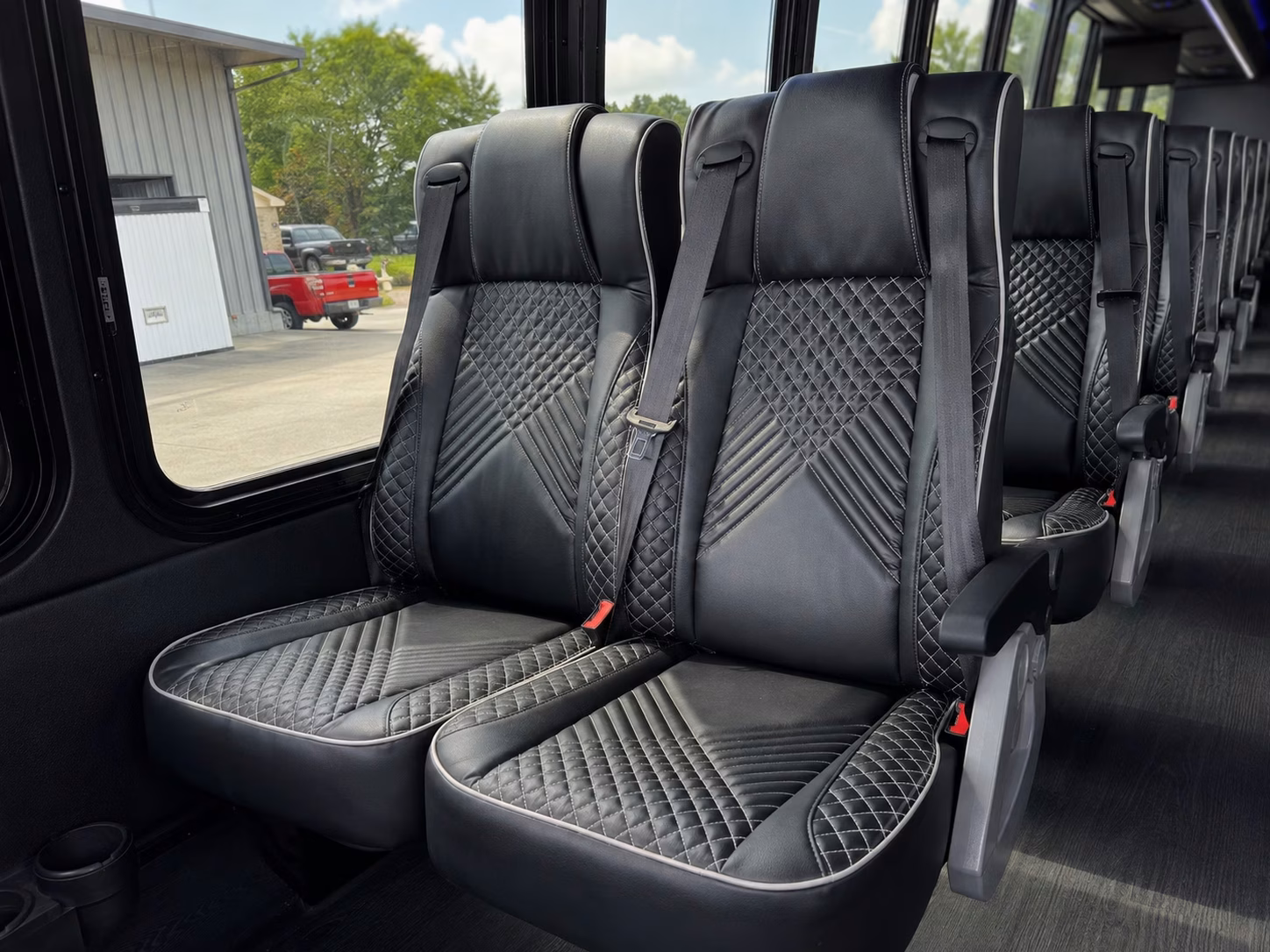 new haven shuttle buses to quinnipiac games in hamden