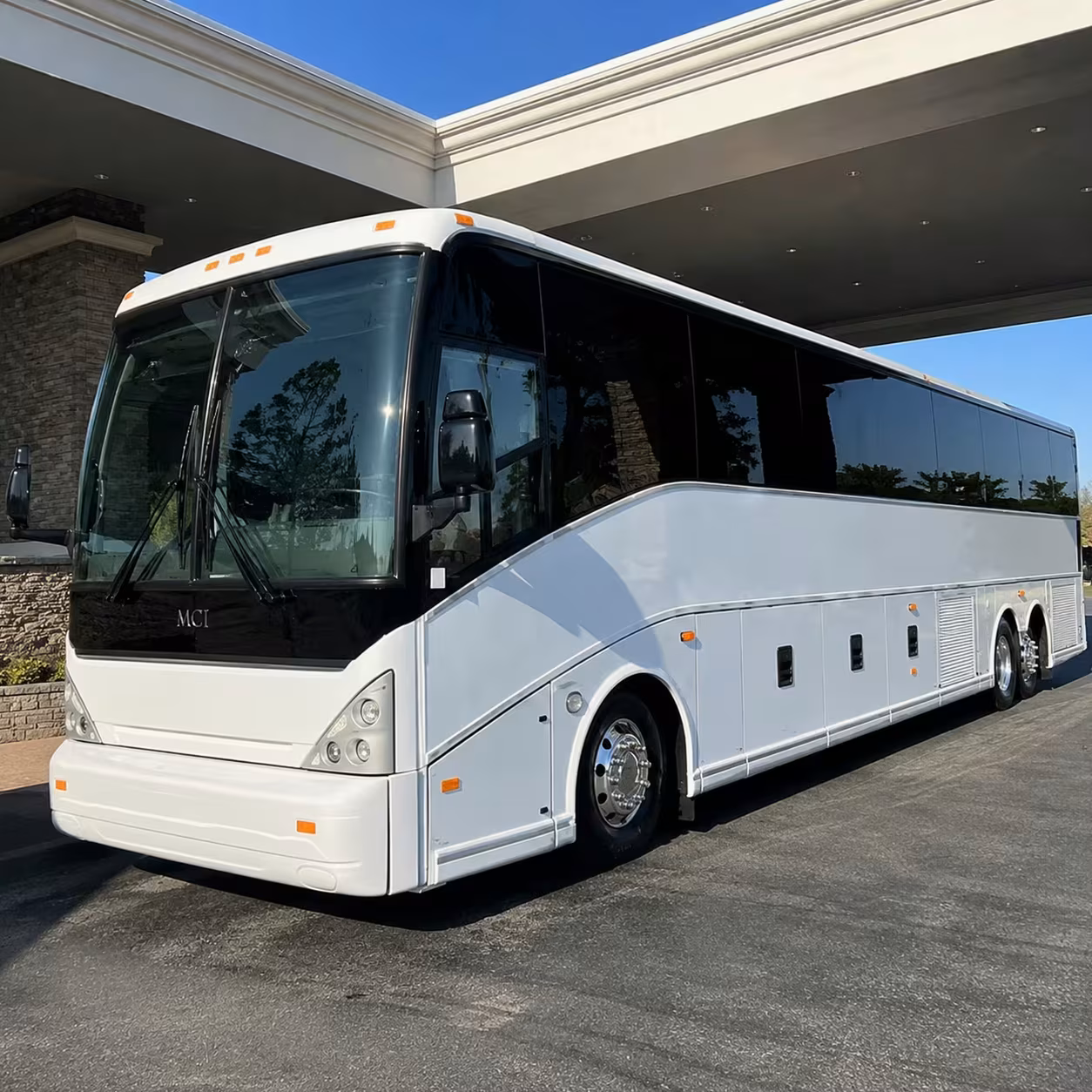 tweed new haven airport minibus rentals for smaller groups